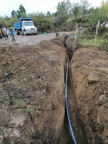 Instalación tubería polietileno en zanja